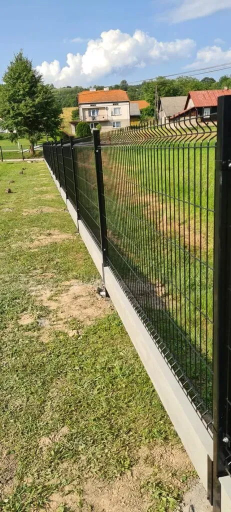 Korzyści z wyboru ogrodzenia panelowego