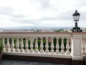 Balustrady tarasowe ze stali nierdzewnej – trwałość i elegancja w jednym